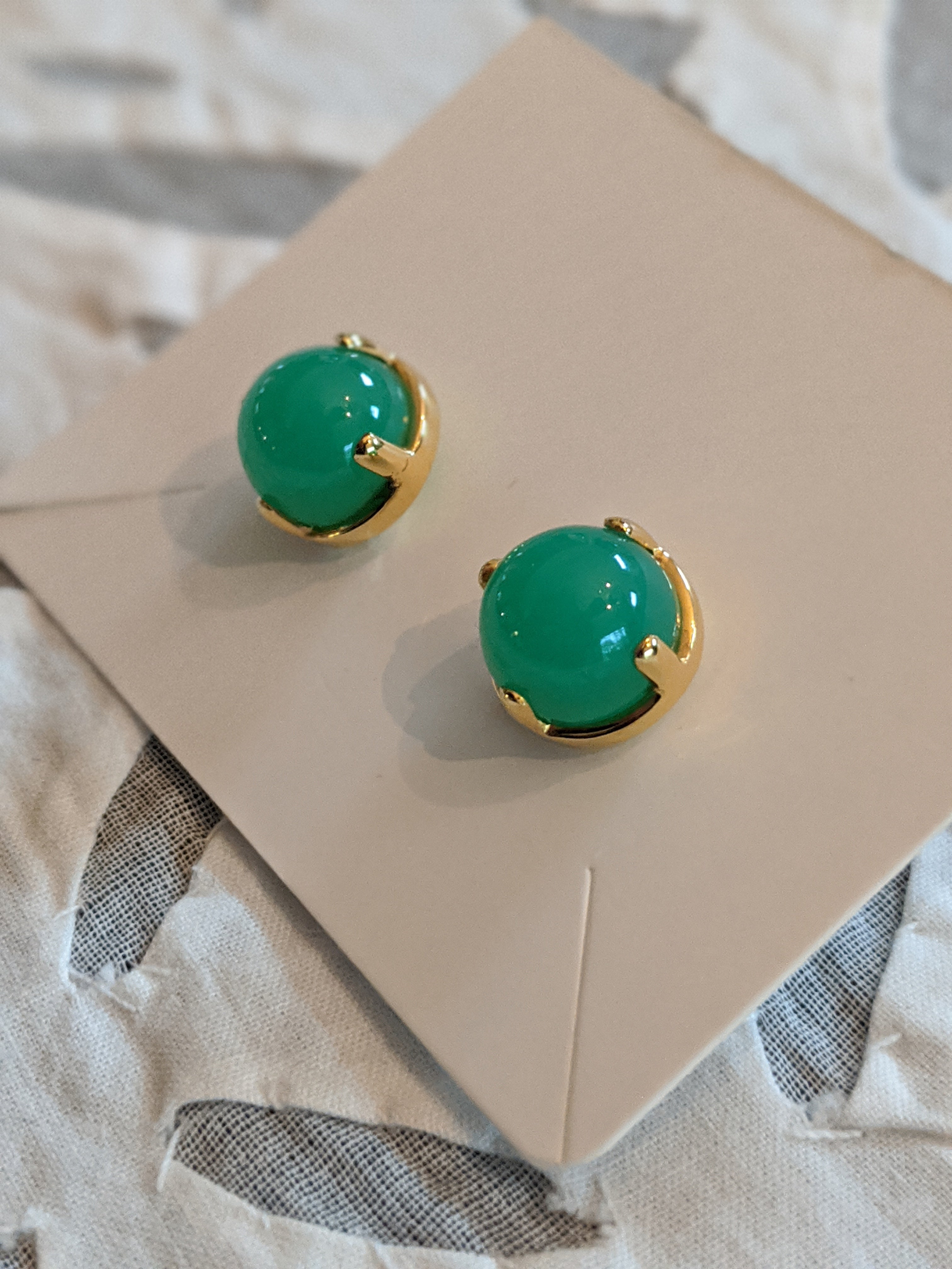 EDO Stud Earring with Chrysoprase in Gold